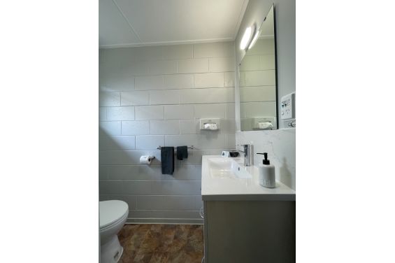 Deluxe Studio Unit bathroom